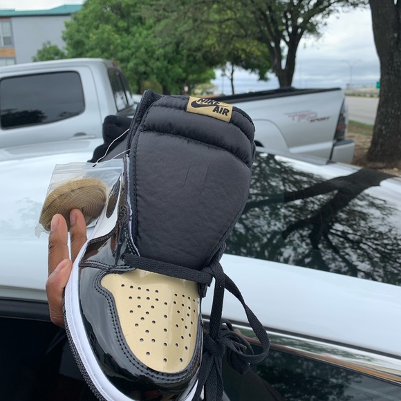 Air Jordan 1s #goldtoe main image 4